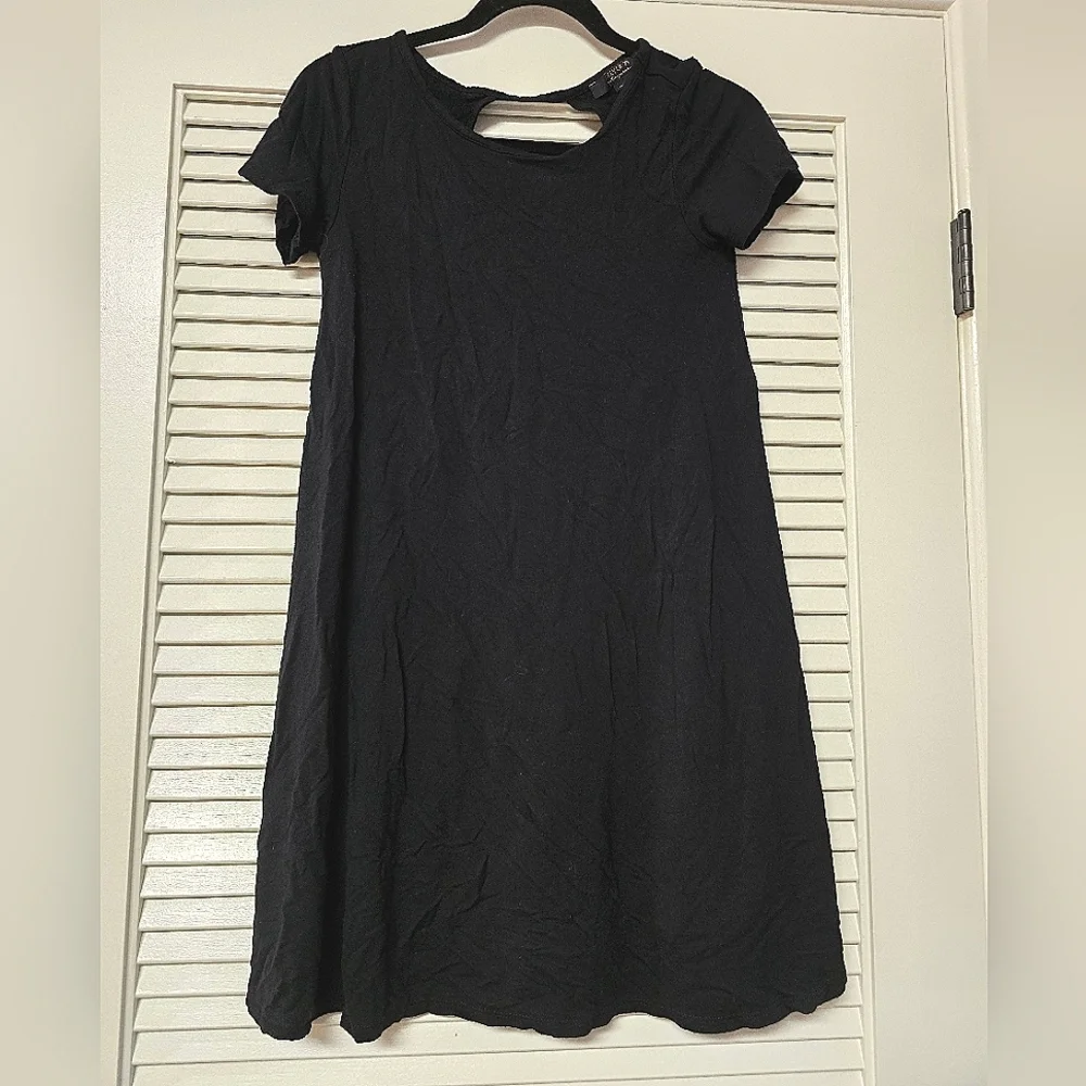 Forever 21 - Black Short-Sleeve Dress With Open Back Detail